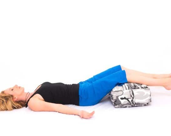 4 Gerakan Yoga Supaya Anda Tidur Lebih Nyenyak - Diaphragmatic breathing and backward-count meditation